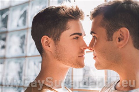Viele Gay Gönner über MyGaySugardaddy zu finden